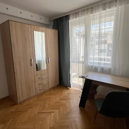 2x Bedroom, 2x Wc, Free Parking, 4x Balcony, Location, Sunny Bijou Flat *