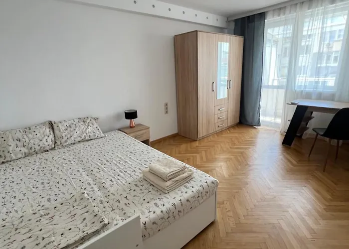 2 Bedrooms, 2 Wc, Free Parking, Center Location, Sunny Bijou Flat Daire