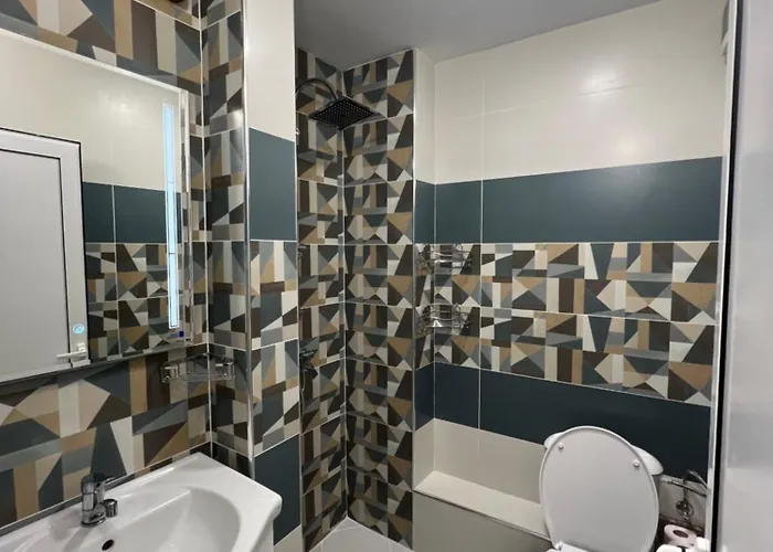 Apartament 2 Bedrooms, 2 Wc, Free Parking, Center Location, Sunny Bijou Flat *