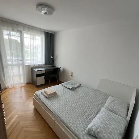 2x Bedroom, 2x Wc, Free Parking, 4x Balcony, Location, Sunny Bijou Flat *